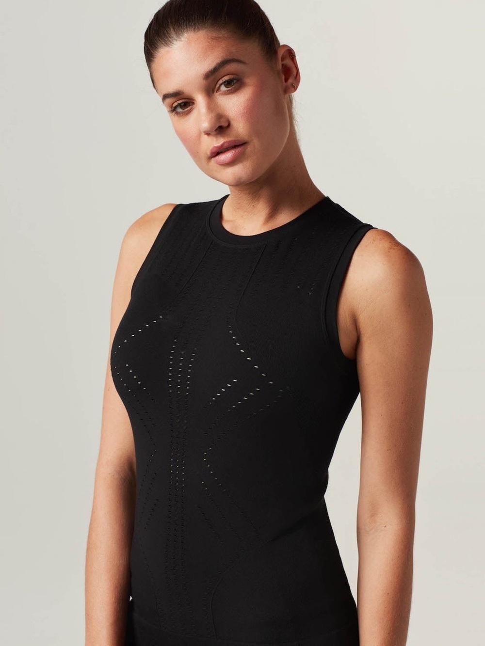 Blanc Noir Infinity Compression Seamless Tank Top Black EUC Size XS/S - Picture 3 of 6